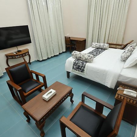 Le Colonial Suites 퐁디셰리 외부 사진